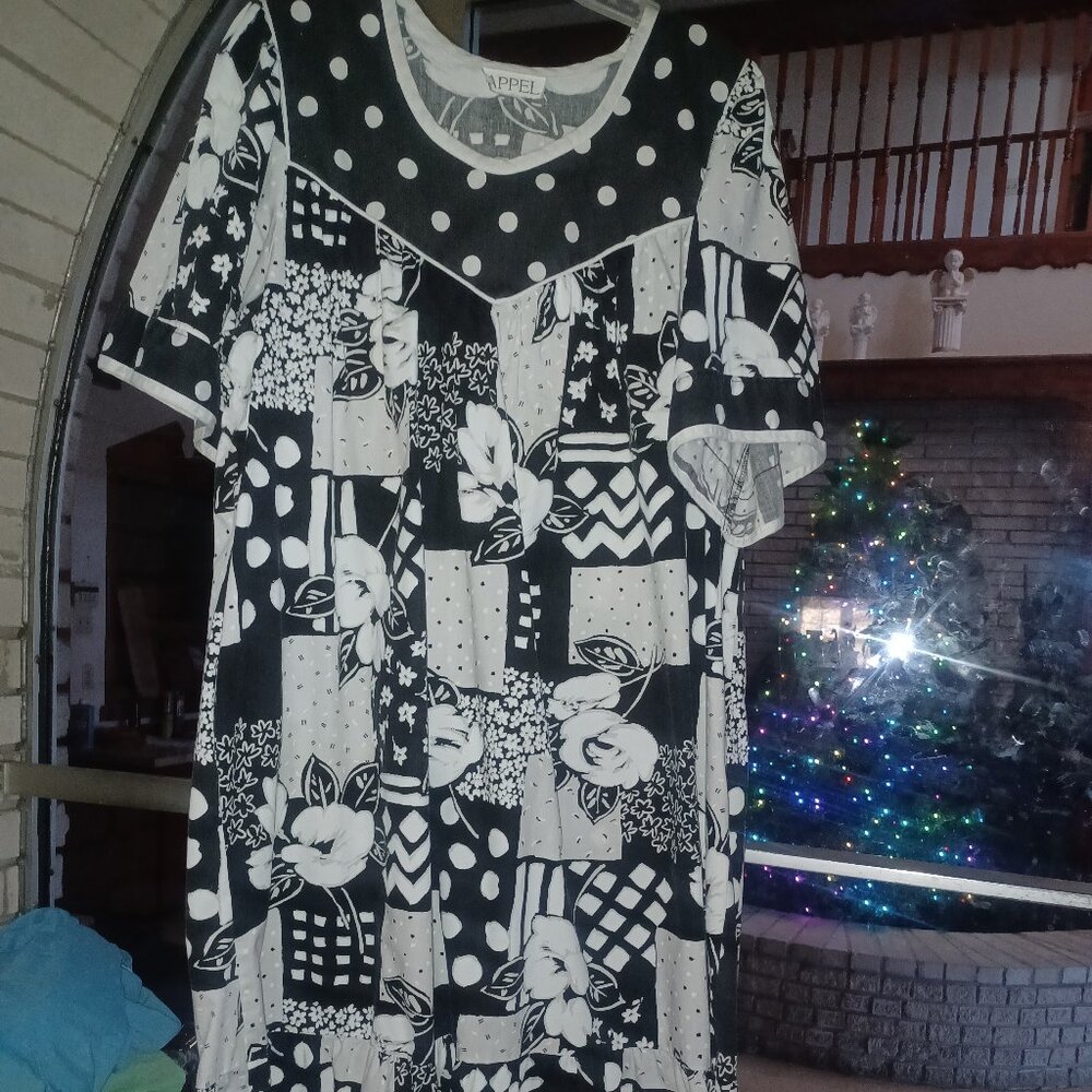 Appel Women's Dress/Duster XL Black & White